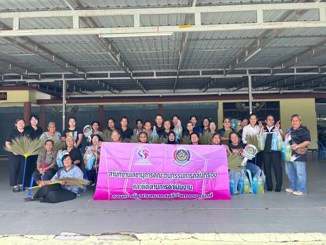 สพอ.องครักษ์ ร่วมติดตามการดำเนินโครงการพัฒนาศักยภาพสตรีตำบลทรายมูล