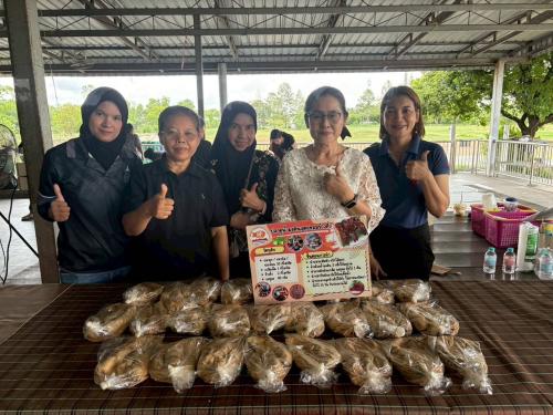  สำนักงานพัฒนาชุมชนอำเภอองครักษ์ จัดโครงการพัฒนาอาชีพครัวเรือนตามแนวทางการสร้างสัมมาชีพชุมชน เสริมทักษะอาชีพ สร้างรายได้ ยกระดับคุณภาพชีวิตประชาชน 